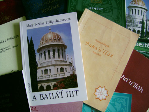 Bahá'í írások, szent könyvek és szent szövegek ingyenes letöltése erről az oldalról Bahá'í írások, szent könyvek és szent szövegek ingyenes letöltése erről az oldalról