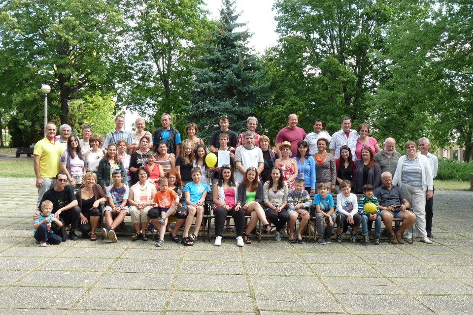Bahá'í nyári iskola csoportképe 2012 Balatongyörök (c) Magyarországi Bahá'í Közösség www.bahai.hu