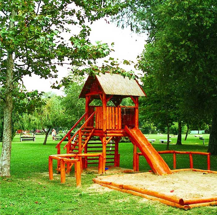 Sandboxes, wooden monkey bars and swing for the kids (c) www.hotelfestival.hu