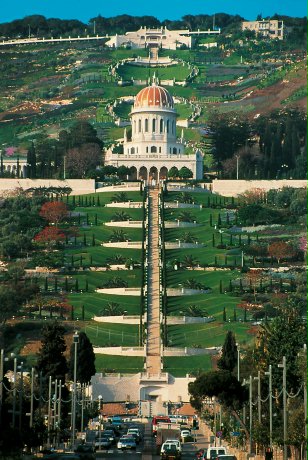Bahá'í szent hely: A Báb sírszentélye és a teraszok (Haifa, Izrael) (c) Bahá'í Nemzetközi Közösség www.bahai.org Bahá'í szent hely: A Báb sírszentélye és a teraszok (Haifa, Izrael) (c) Bahá'í Nemzetközi Közösség www.bahai.org