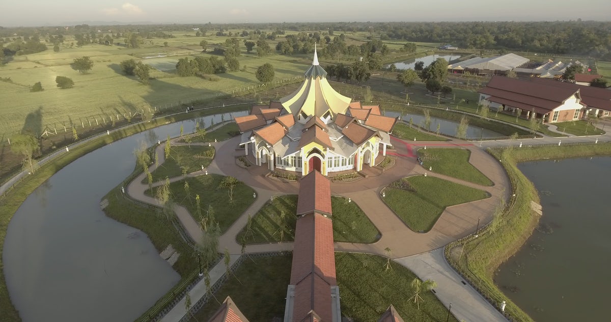 Az újszerű kambodzsai templom © Bahá’í Nemzetközi Hírszolgálat news.bahai.org